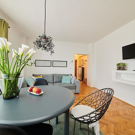 Mina'S Shine Apartment Umag Luaran gambar