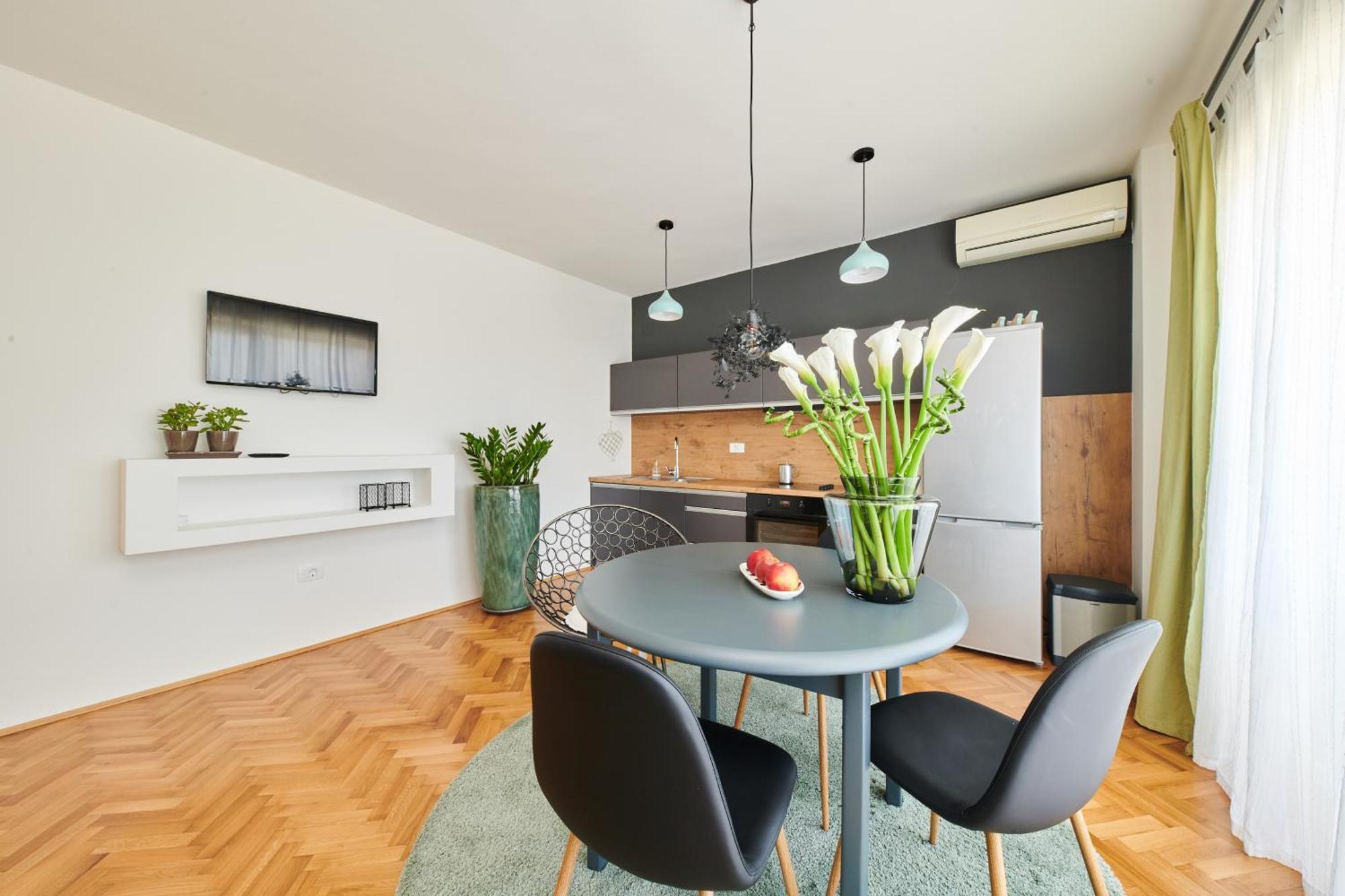 Mina'S Shine Apartment Umag Luaran gambar