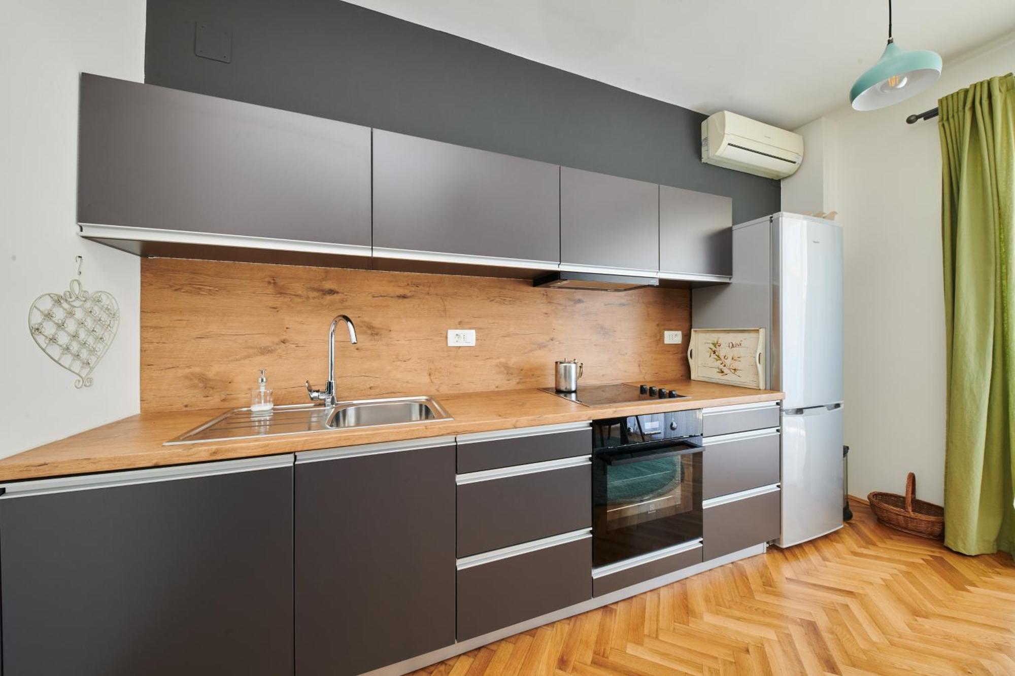 Mina'S Shine Apartment Umag Luaran gambar