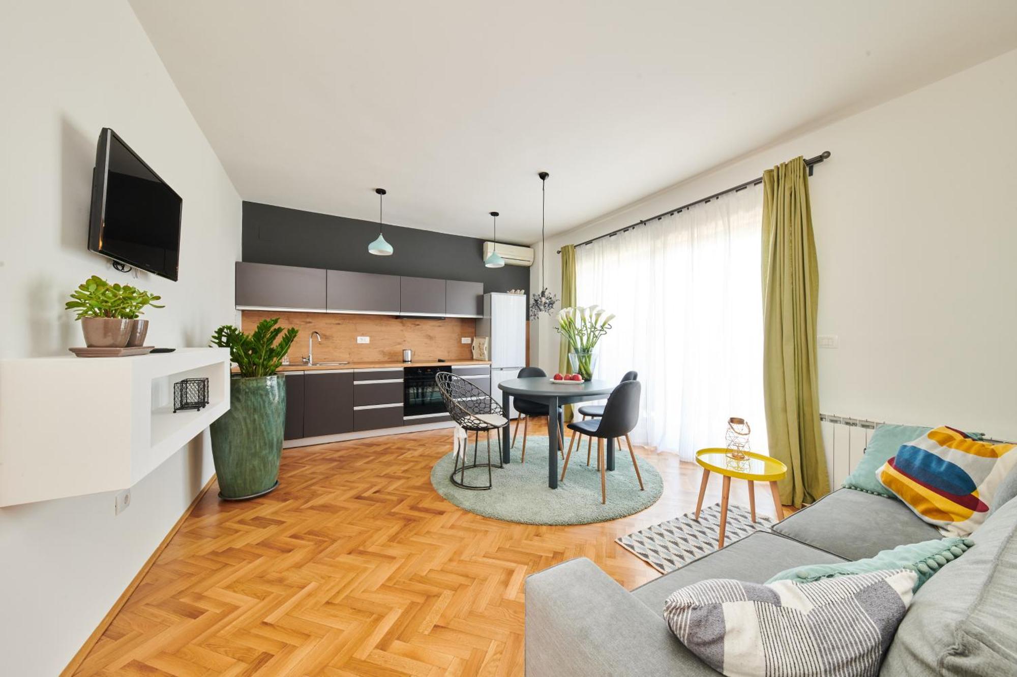 Mina'S Shine Apartment Umag Luaran gambar